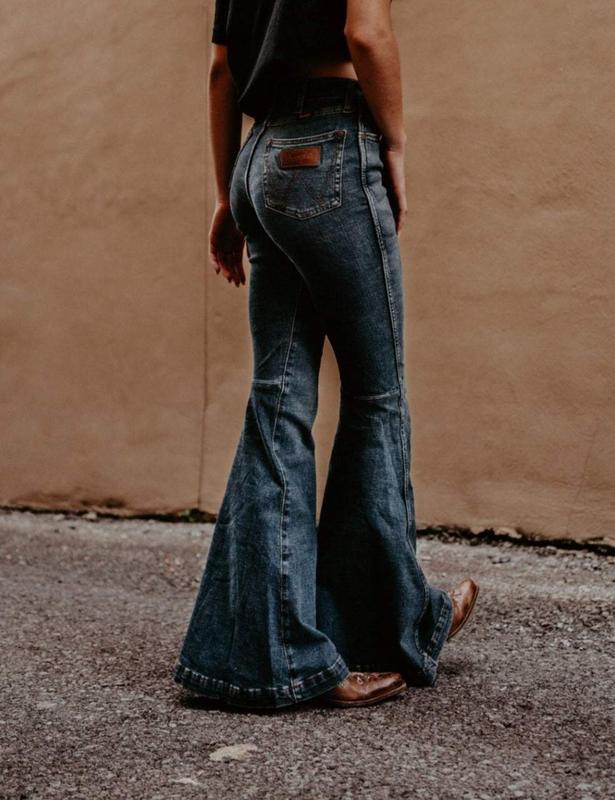Final Sale ✨Wrangler Retro Laramie Bell Bottom