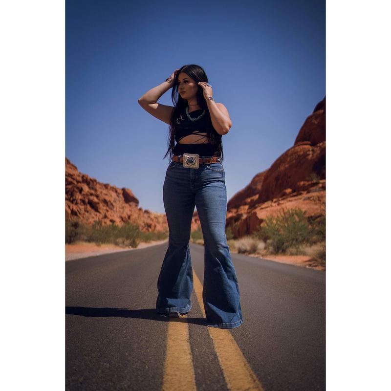 Final Sale ✨Wrangler Retro Laramie Bell Bottom