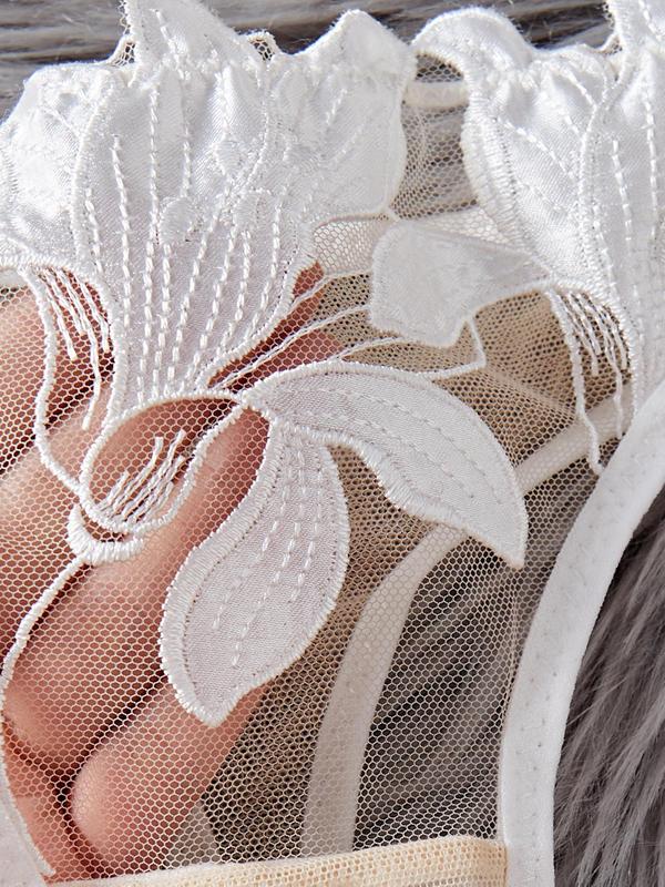 Two-Piece Set Women's Floral Embroidery Bra & Sheer Thong, Adjustable Strap Underwire Bra & Panty Set, Lingerie Set for Women