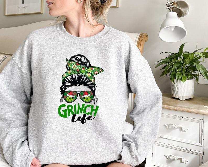 Merry Christmas Sweatshirt, Christmas Vibes Sweatshirt Women Grinch Shirt, Mom Christmas Gift, Funny Christmas crewneck sweater