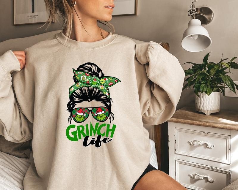 Merry Christmas Sweatshirt, Christmas Vibes Sweatshirt Women Grinch Shirt, Mom Christmas Gift, Funny Christmas crewneck sweater