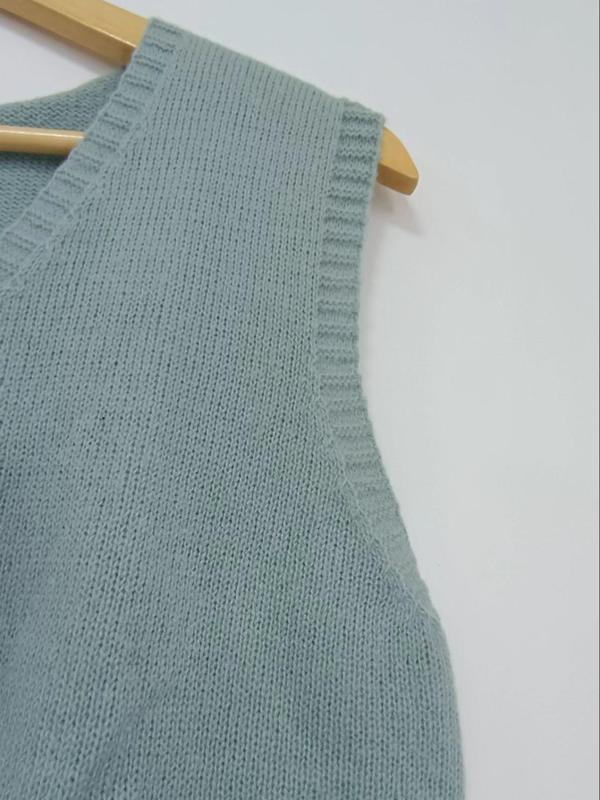 Women's Plain V Neck Sweater Vest, Casual Sleeveless Jumper Vest for Daily Wear, Ladies Clothes for All Seasons
