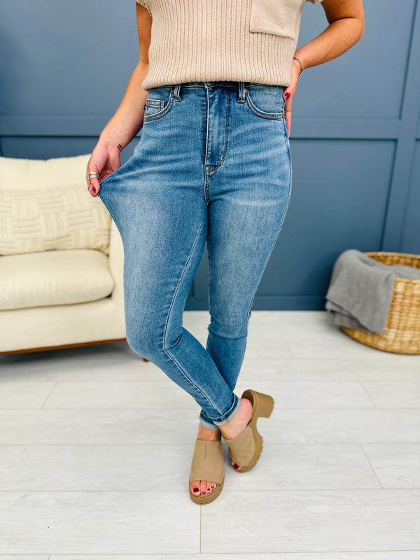 Judy Blue Triple Threat Tummy Control and Butt Lifting Skinny Jeans in REG CURVY
