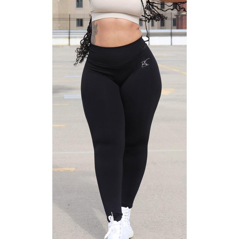 Ayanna Scrunch Butt Seamless Leggings  in Black